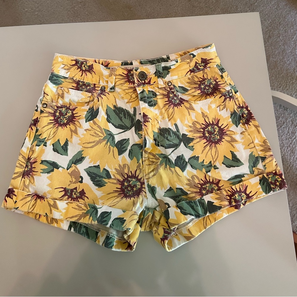 Bullhead Sunflower Shorts - Picture 2 of 5